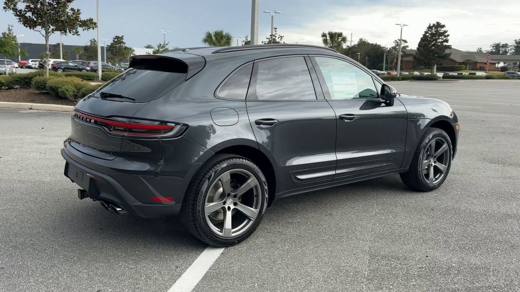 2025 Porsche Macan Base photo 5
