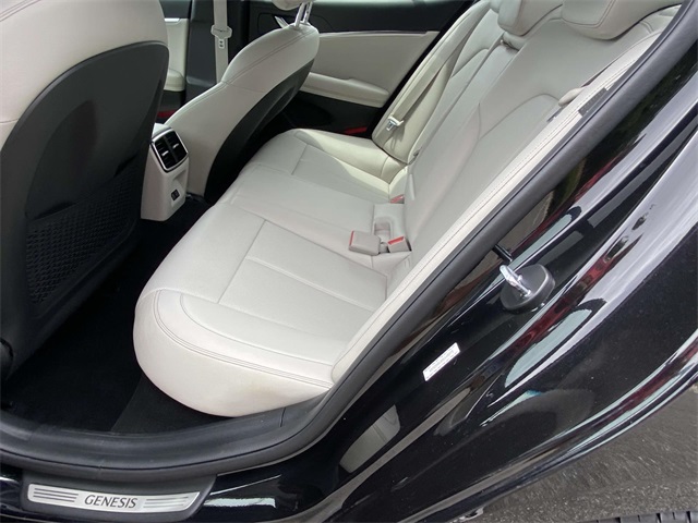 2025 Genesis G70 2.5T photo 12