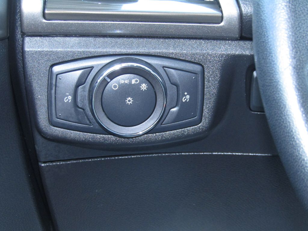 2019 Ford Fusion Hybrid SEL photo 26