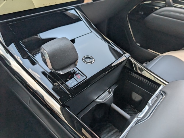 2025 Land Rover Range Rover Sport SE photo 16