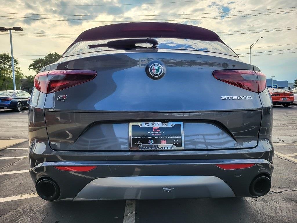 2022 Alfa Romeo Stelvio Ti photo 4