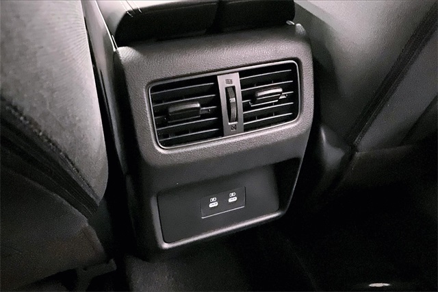 2025 Nissan Rogue SV photo 18