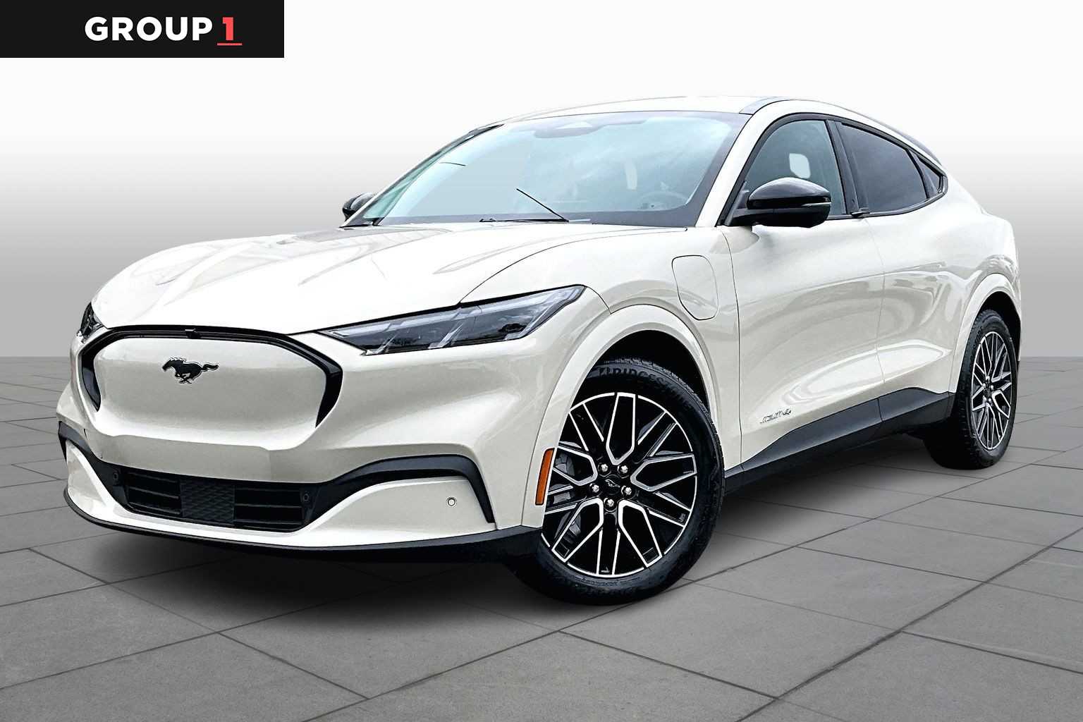 2025 Ford Mustang-Mach-e Premium's photo