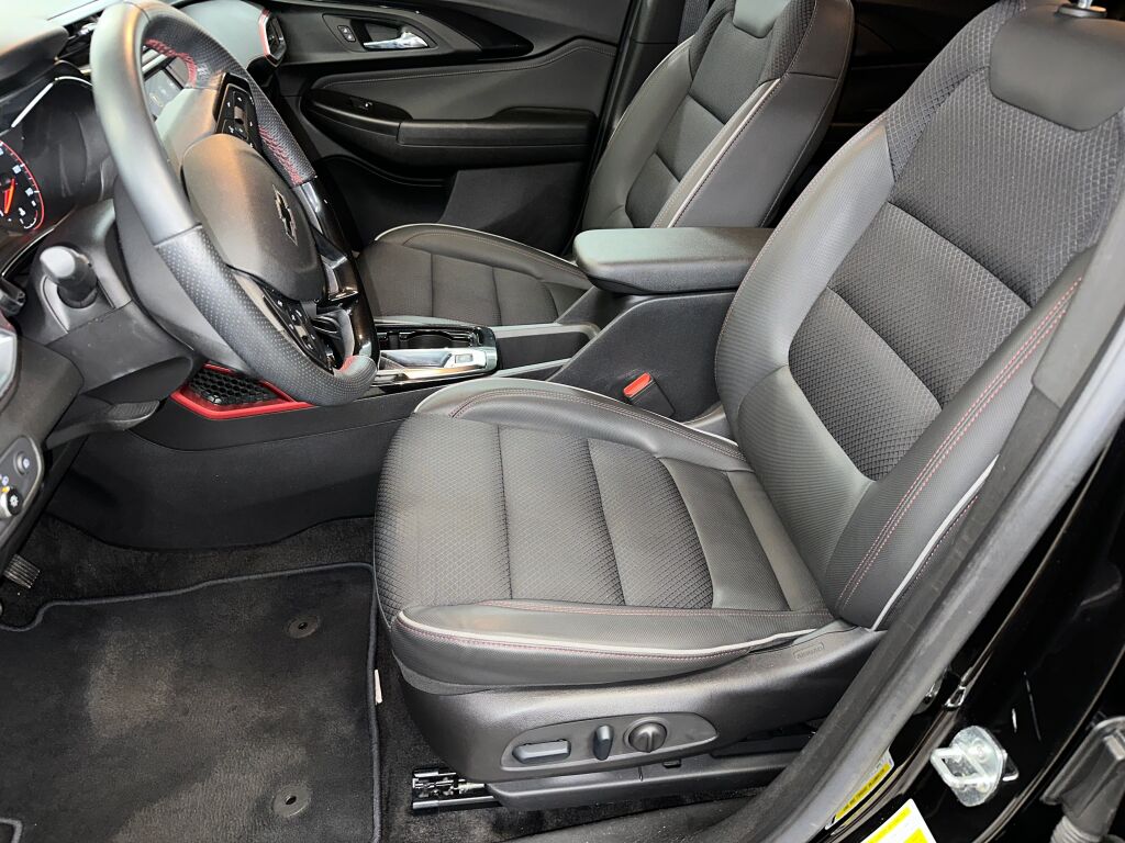 2023 Chevrolet Trailblazer RS photo 2