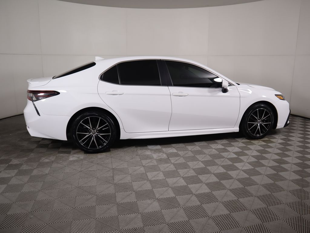 2024 Toyota Camry SE photo 4