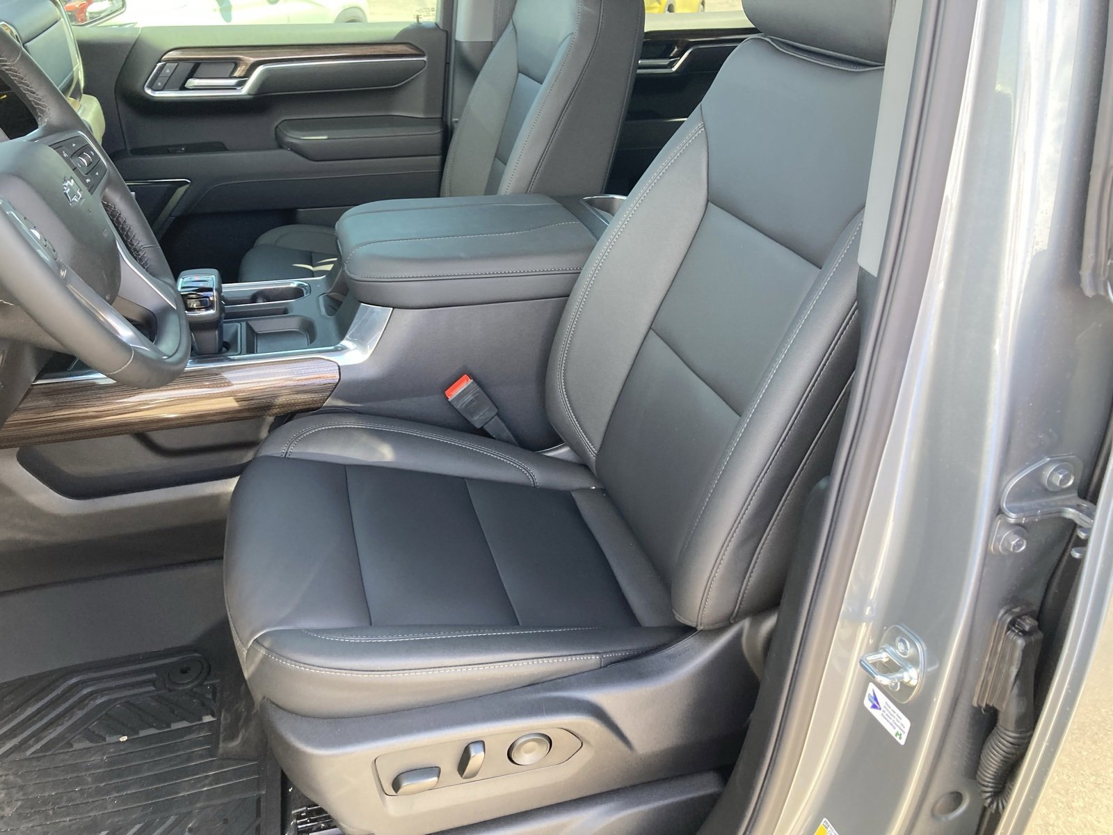 2025 Chevrolet Silverado 1500 LT Trail Boss photo 35