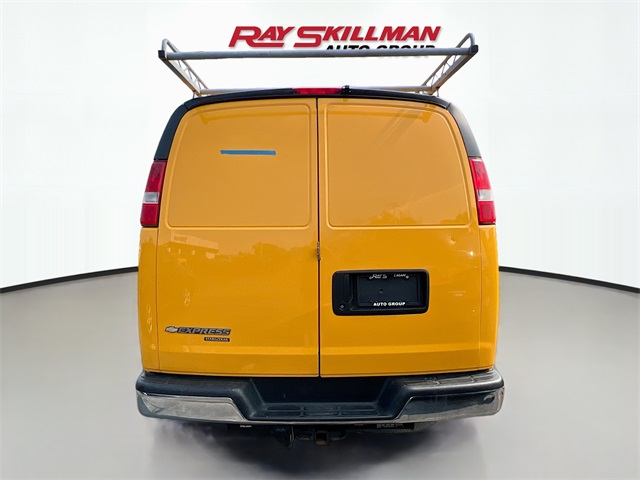 2016 Chevrolet Express 3500 Work Van photo 3