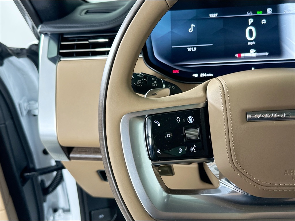 2025 Land Rover Range Rover SE photo 11