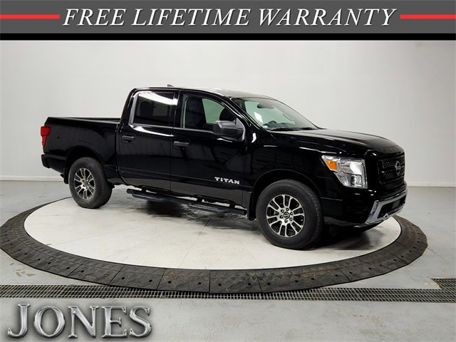 2024 Nissan Titan SV's photo