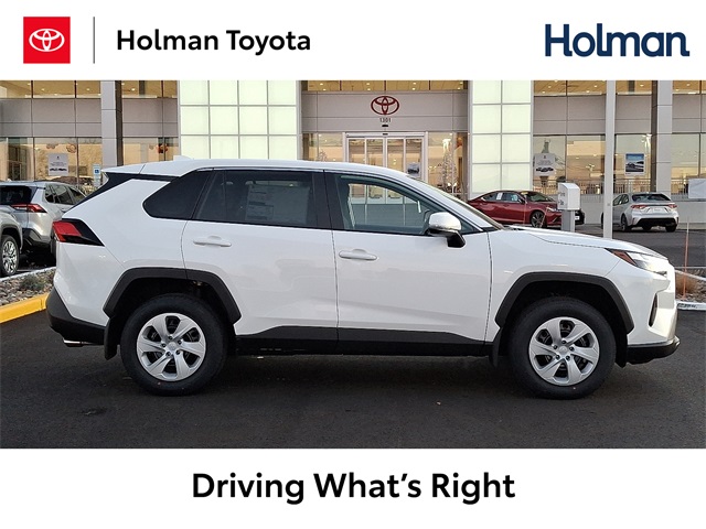 2025 Toyota RAV4 LE's photo