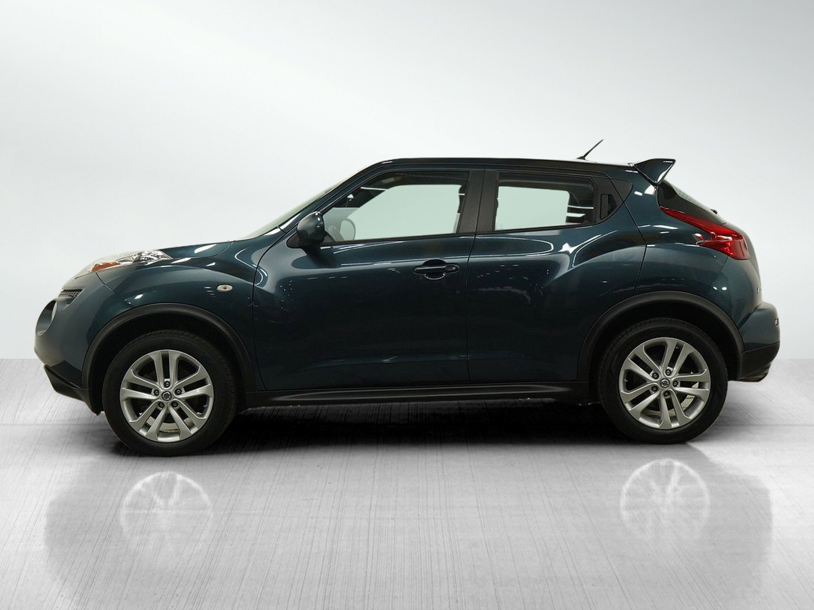 Used 2014 Nissan JUKE S with VIN JN8AF5MV2ET360936 for sale in White Bear Lake, Minnesota
