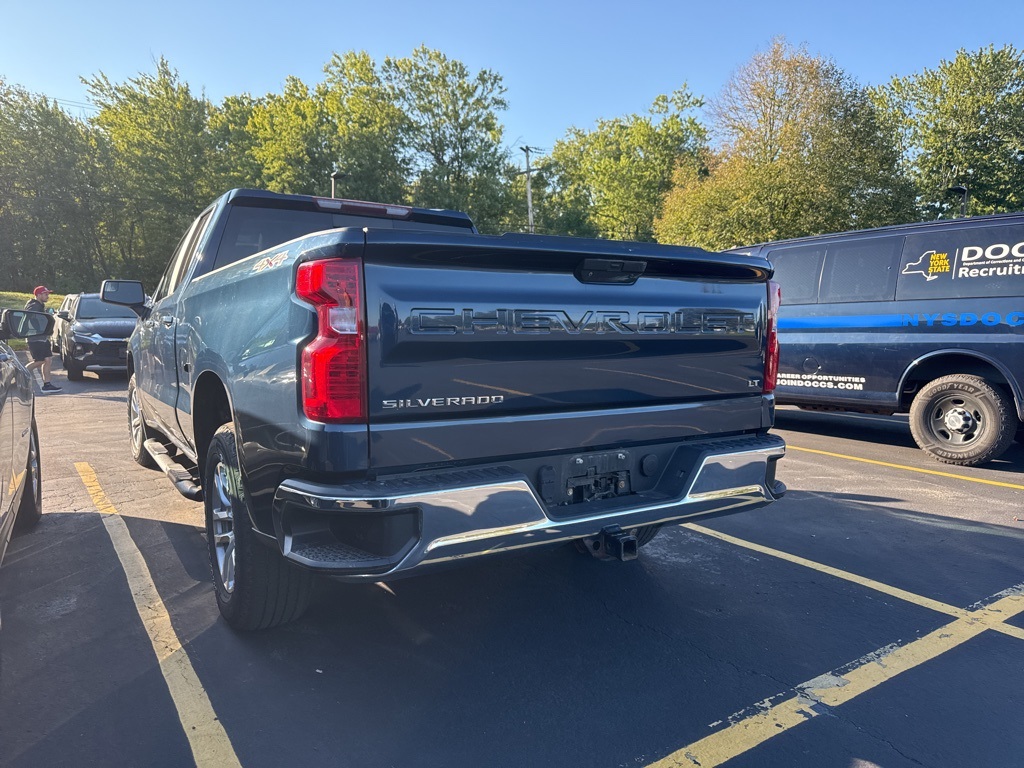 2020 Chevrolet Silverado 1500 LT photo 2