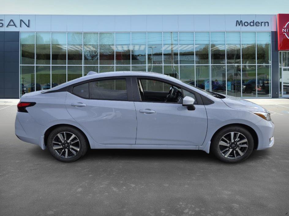 2025 Nissan Versa SV photo 4