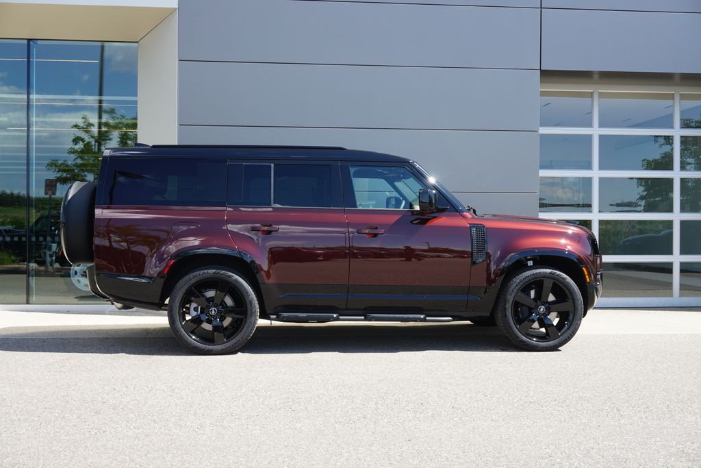 2025 Land Rover Defender 130 X-Dynamic SE photo 7
