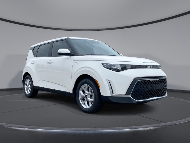 2025 Kia Soul LX's photo