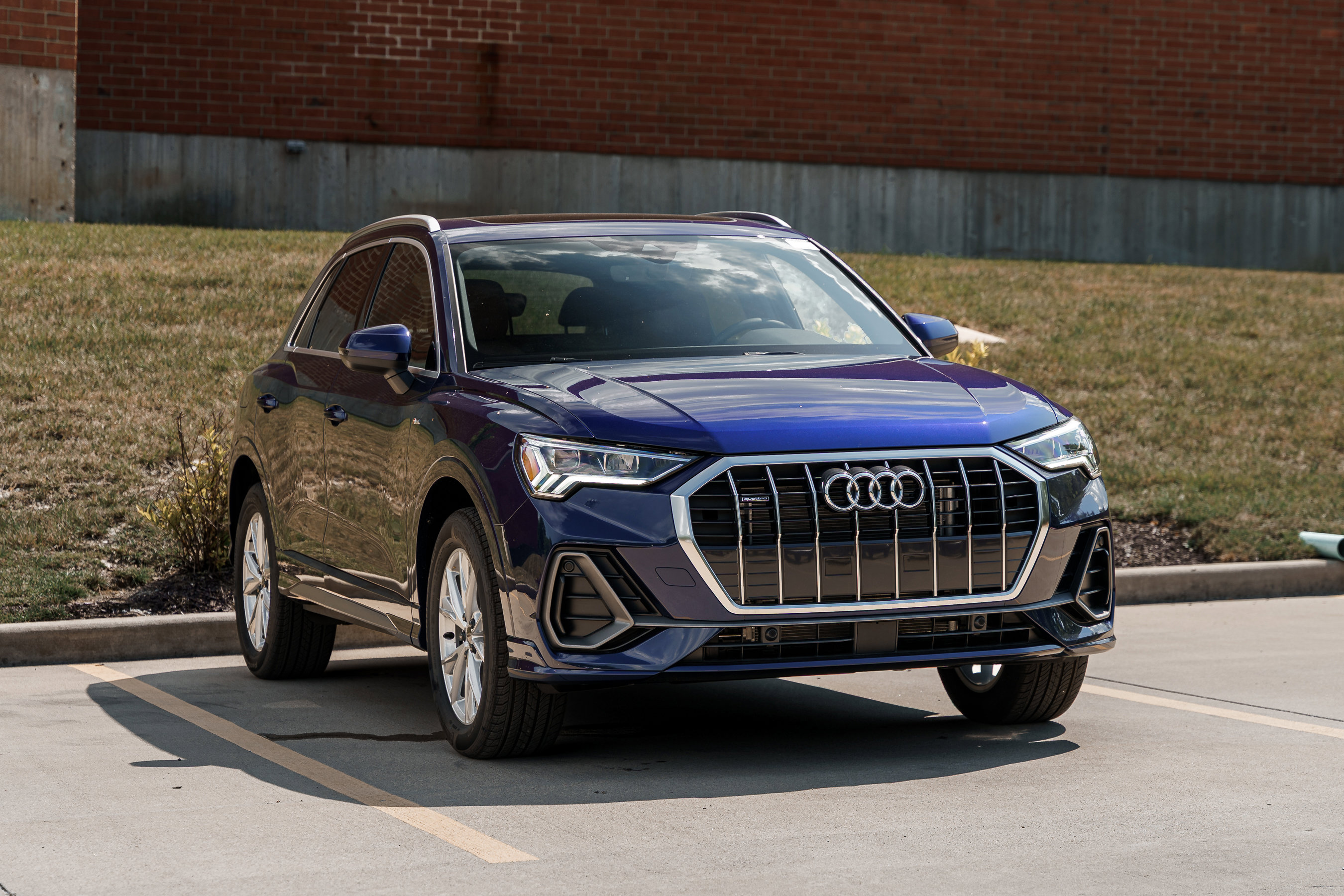 2025 Audi Q3 S line Premium photo 2