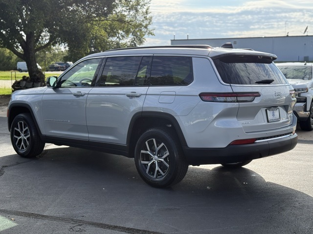 2025 Jeep Grand Cherokee Limited photo 3