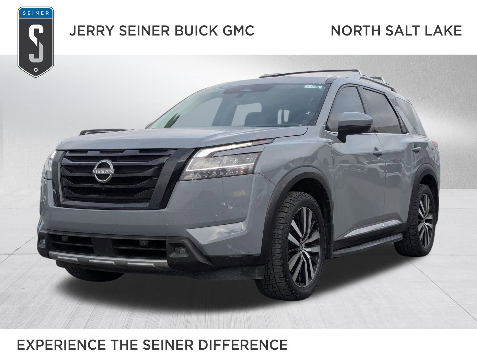 2023 Nissan Pathfinder Platinum's photo