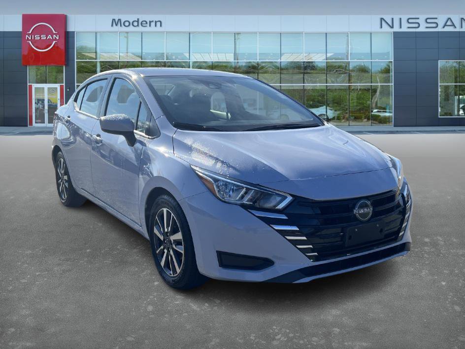 2023 Nissan Versa SV photo 3
