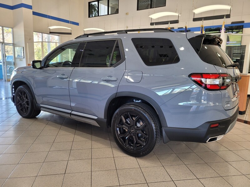 2025 Honda Pilot Touring photo 4