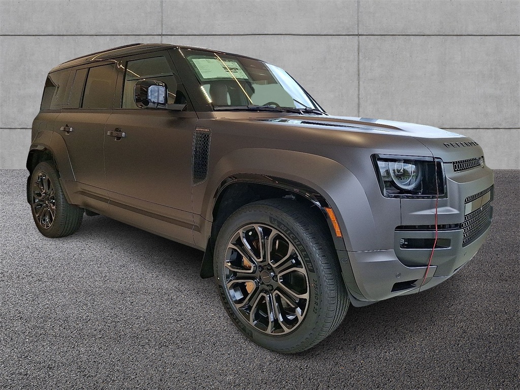 2026 Land Rover Defender 110 V8 photo 2