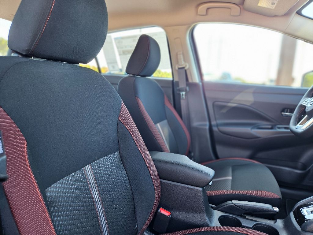 2025 Nissan Versa SR photo 11