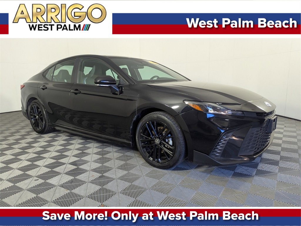 2025 Toyota Camry SE's photo