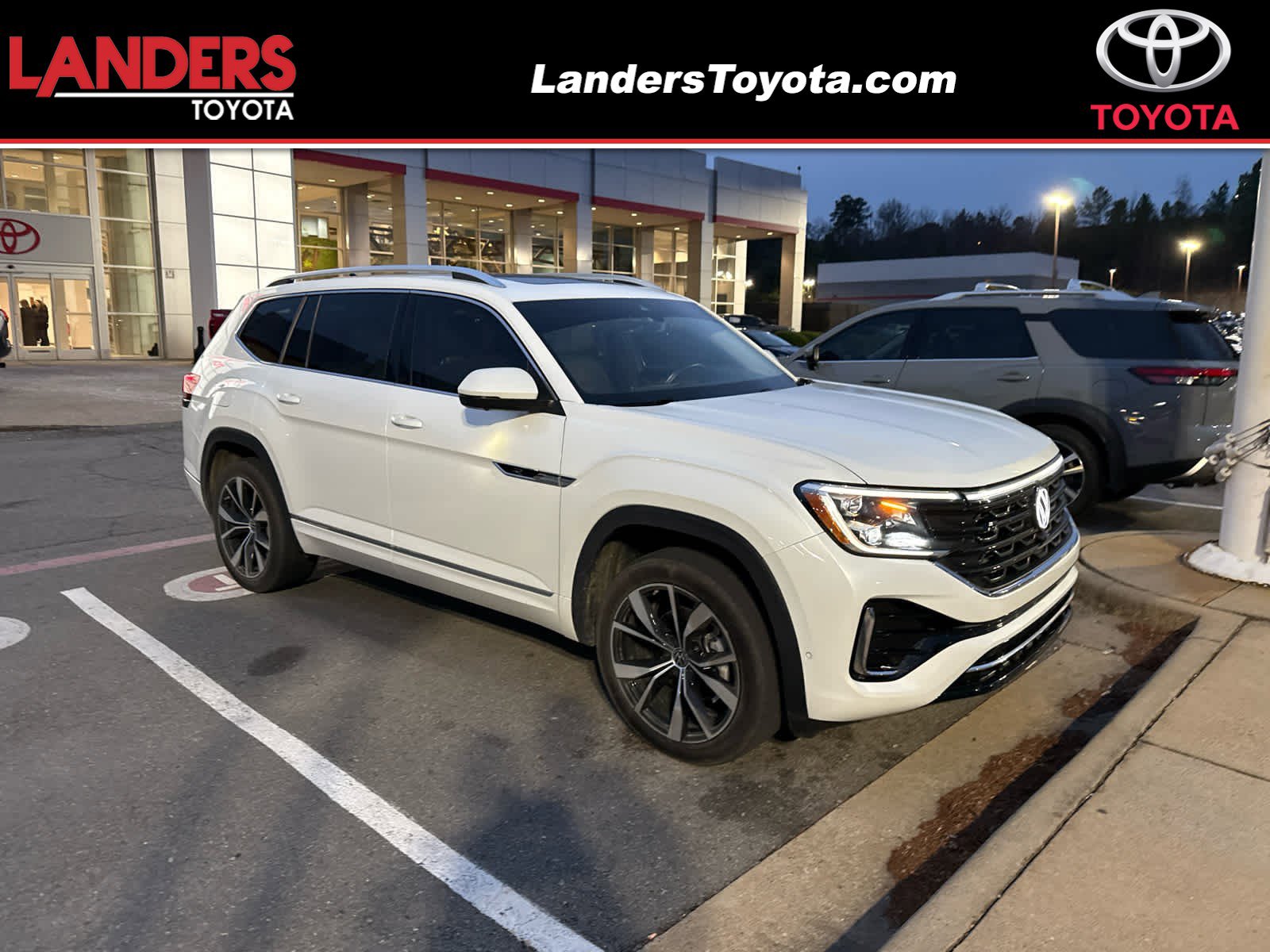 2024 Volkswagen Atlas SEL Premium R-Line