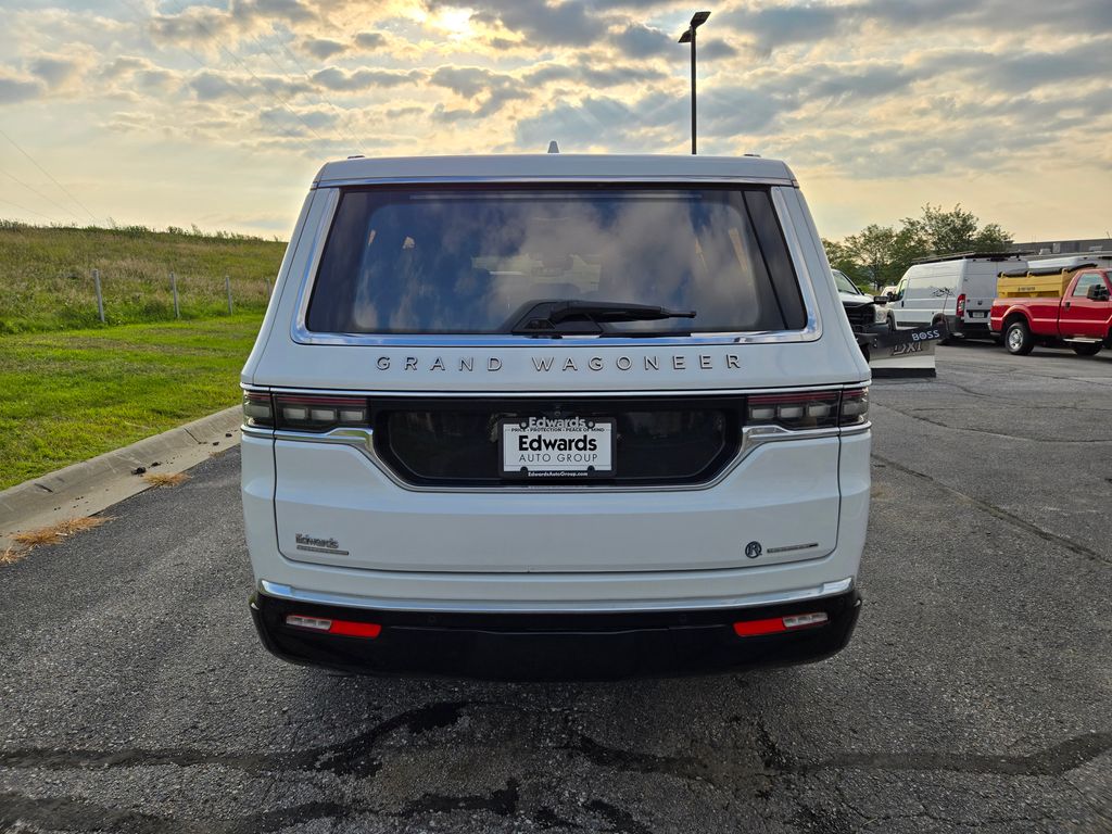 2023 Jeep Grand Wagoneer III photo 4