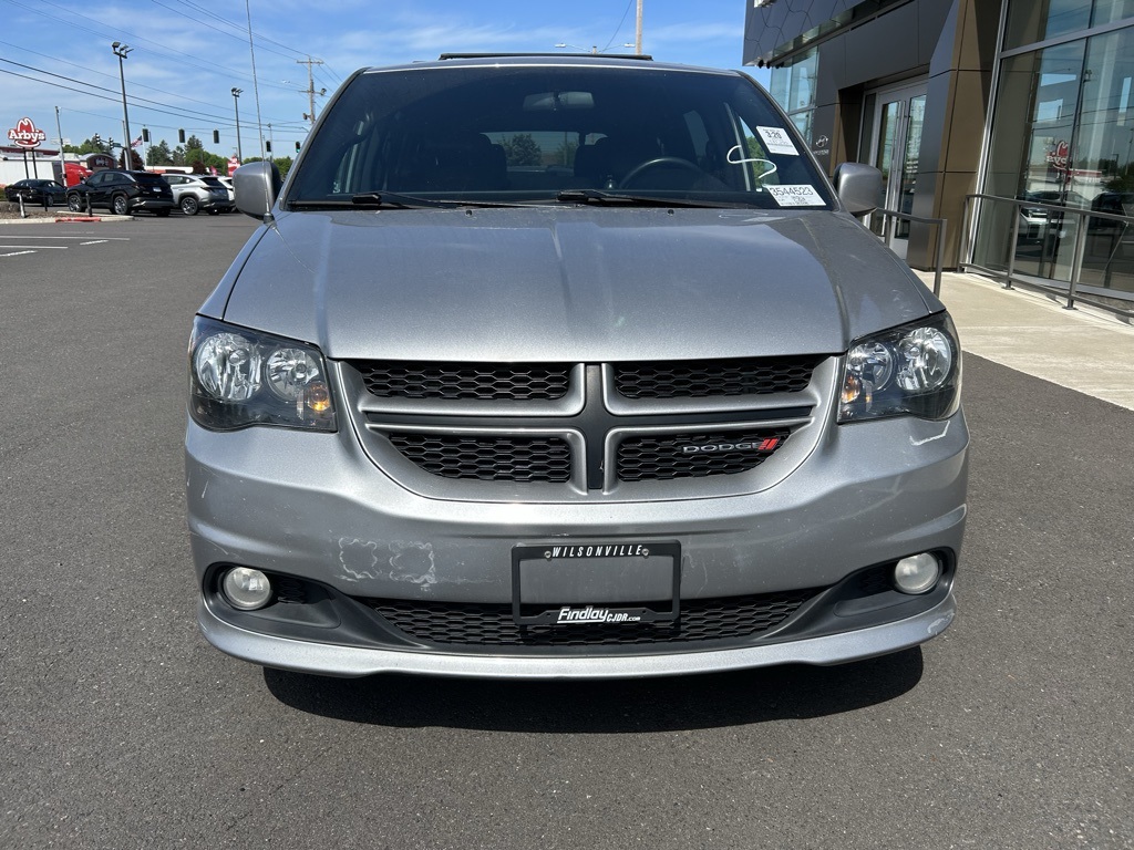 2016 Dodge Grand Caravan R/T photo 3
