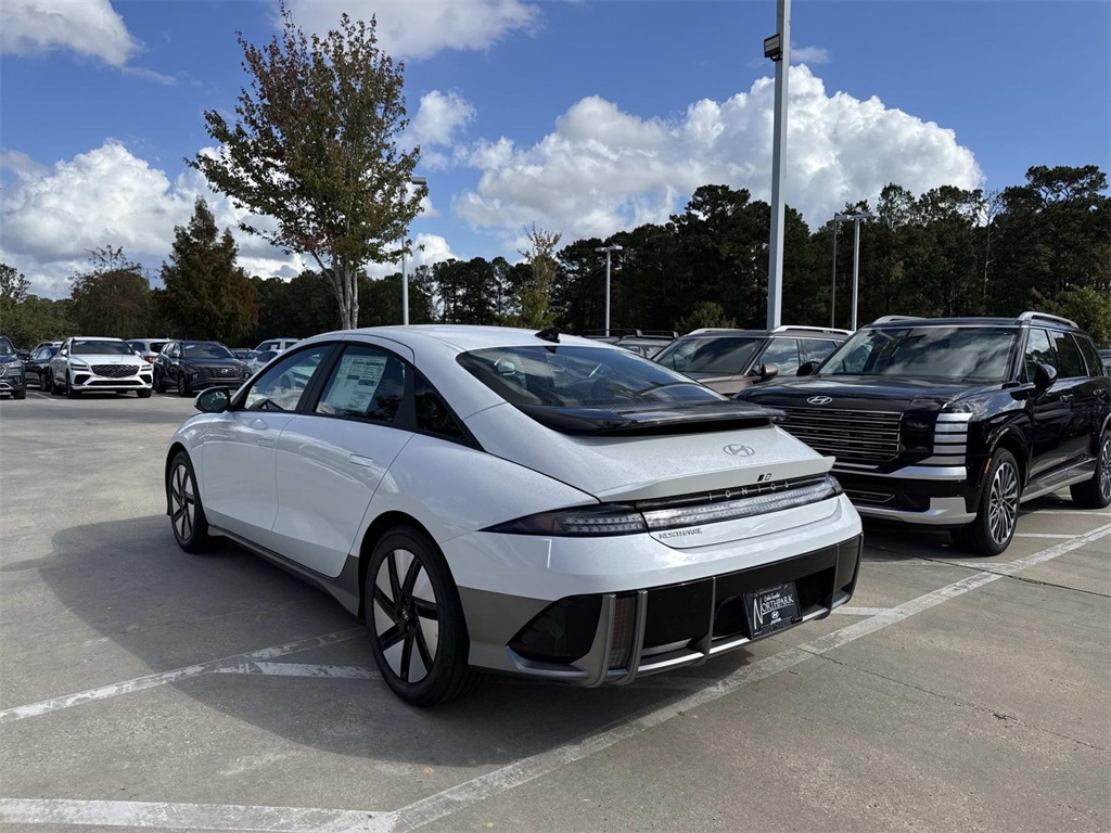 2025 Hyundai Ioniq 6 SE Standard Range photo 3