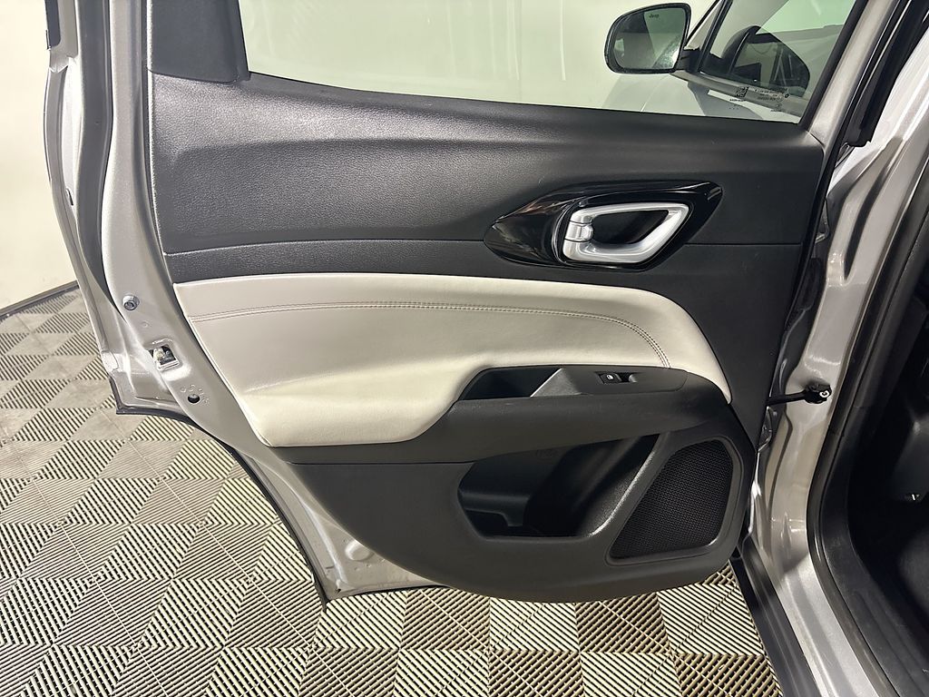 2023 Jeep Compass Limited photo 10