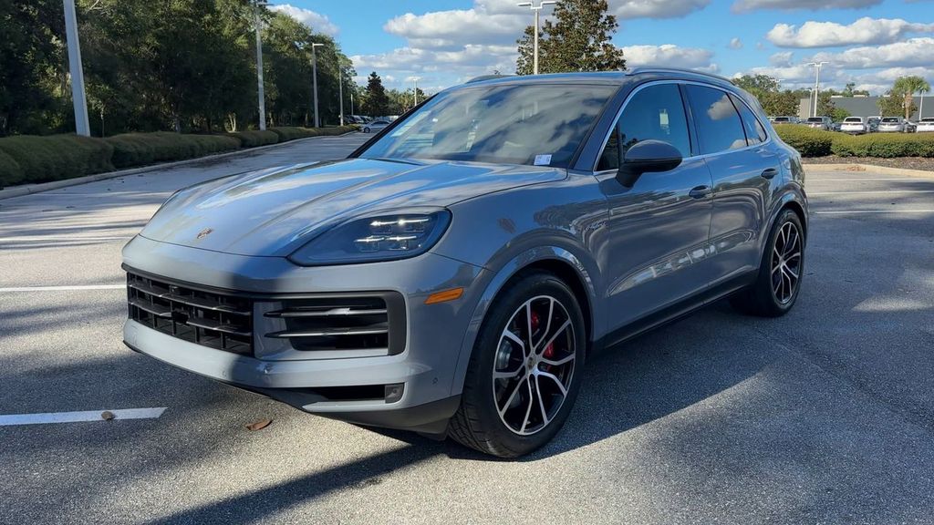 2026 Porsche Cayenne E-Hybrid S photo 3