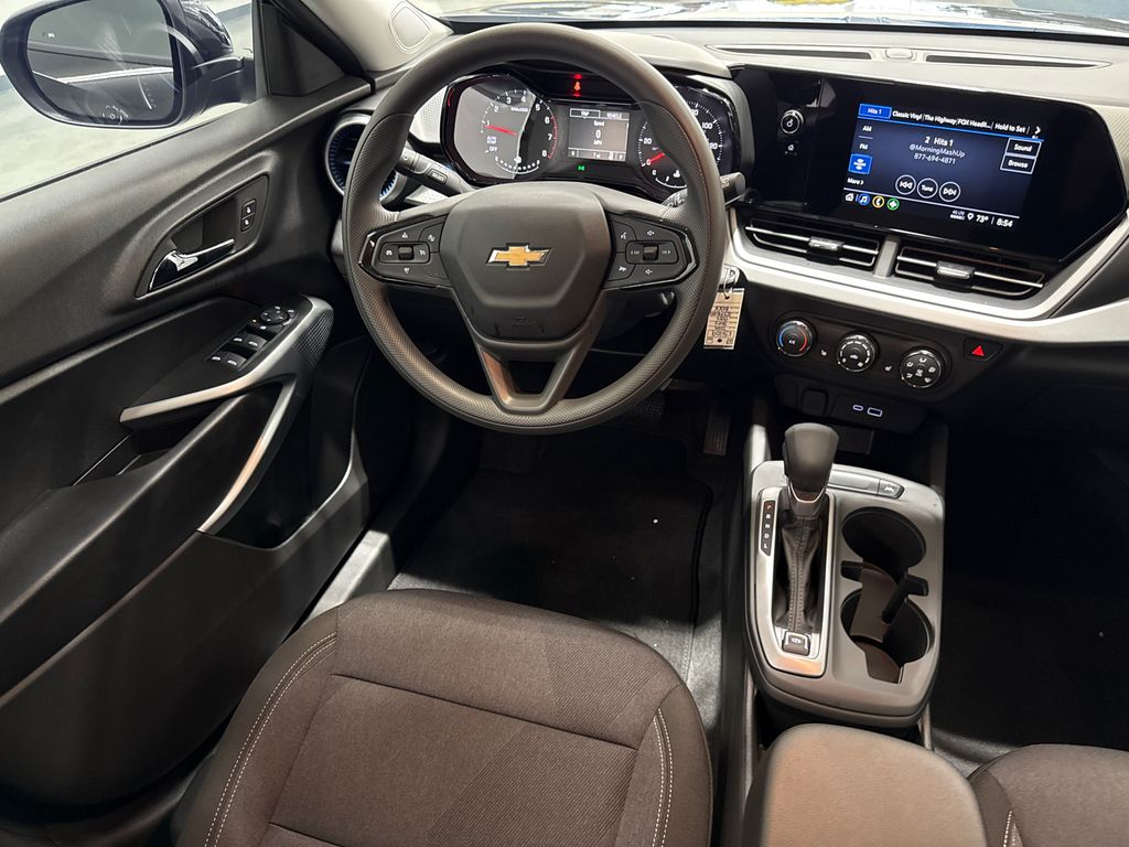 2025 Chevrolet Trax LS photo 27
