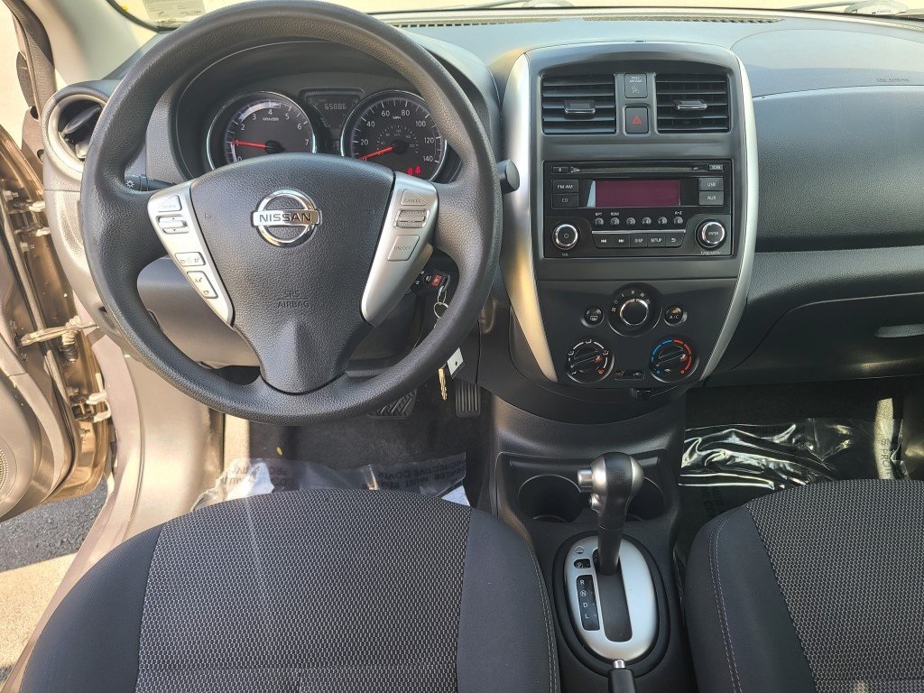 2015 Nissan Versa 1.6 SV photo 3