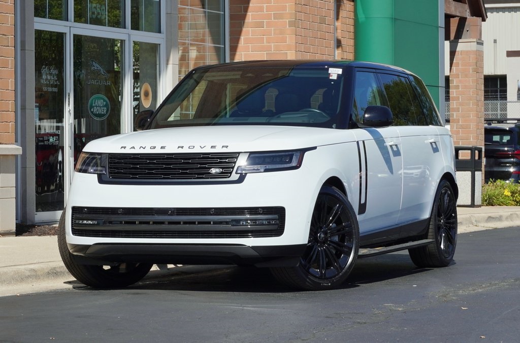 2025 Land Rover Range Rover SE's photo