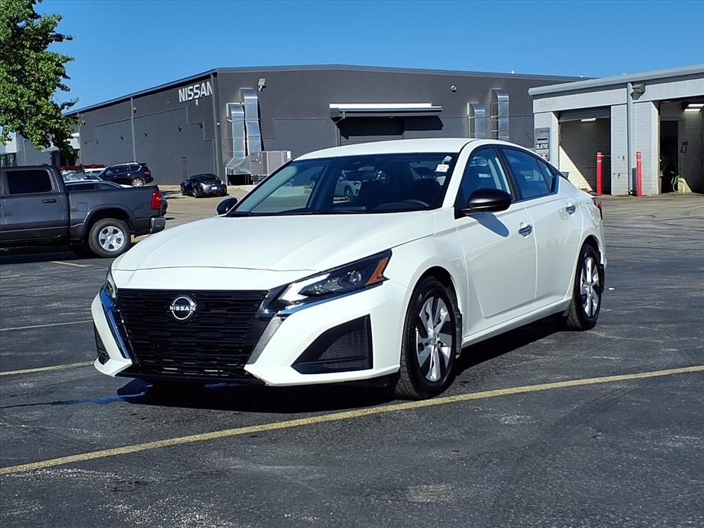 2025 Nissan Altima 2.5 S photo 2