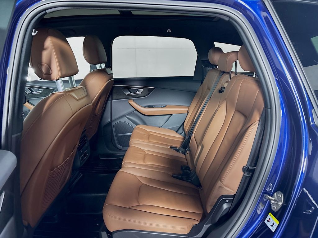 2022 Audi Q7 55 Premium Plus photo 17
