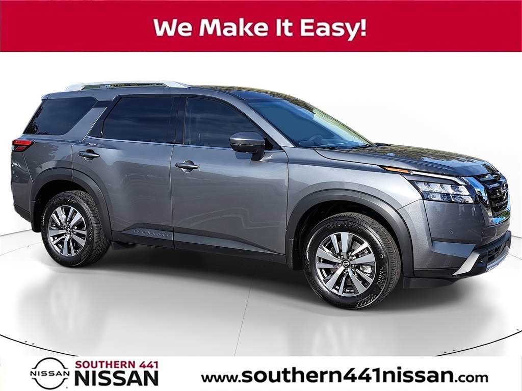 2025 Nissan Pathfinder SL's photo