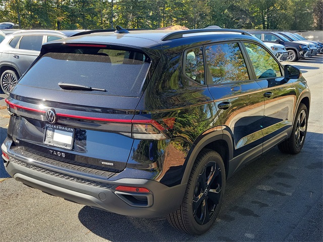 2025 Volkswagen Taos SE photo 2