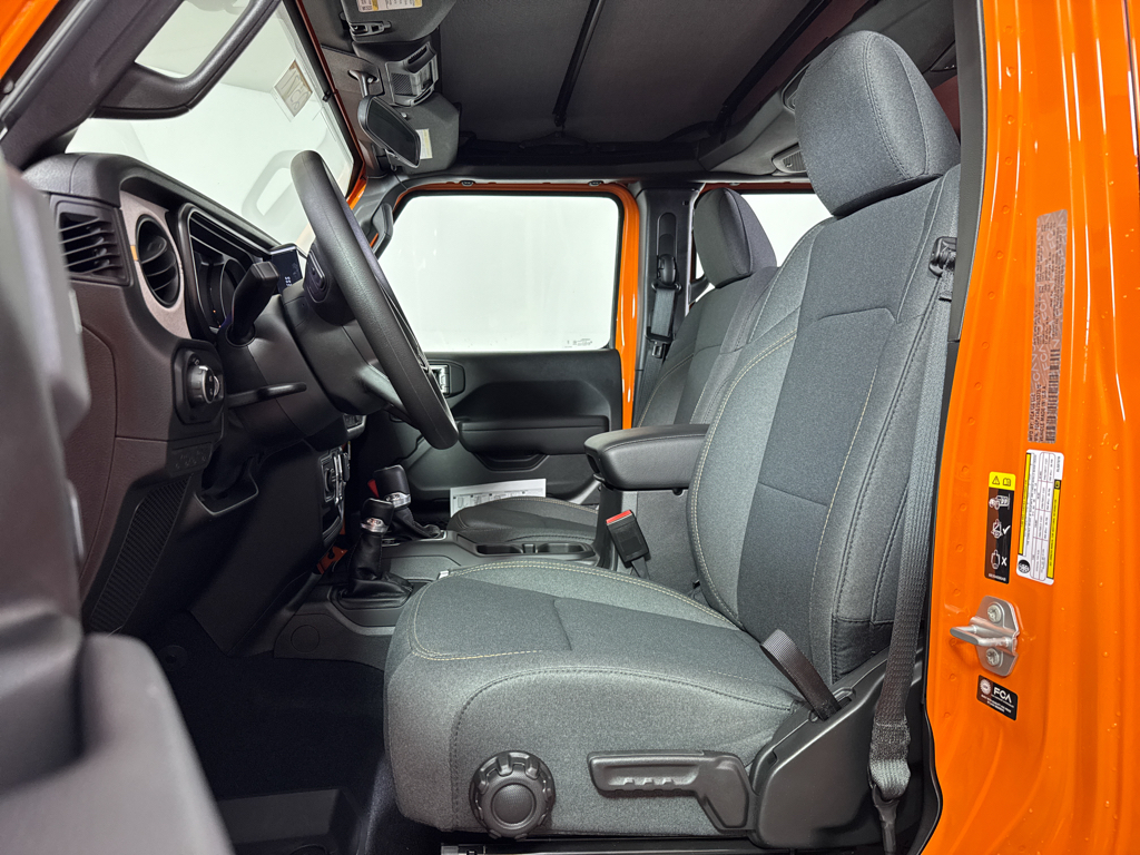 2025 Jeep Gladiator Sport photo 2