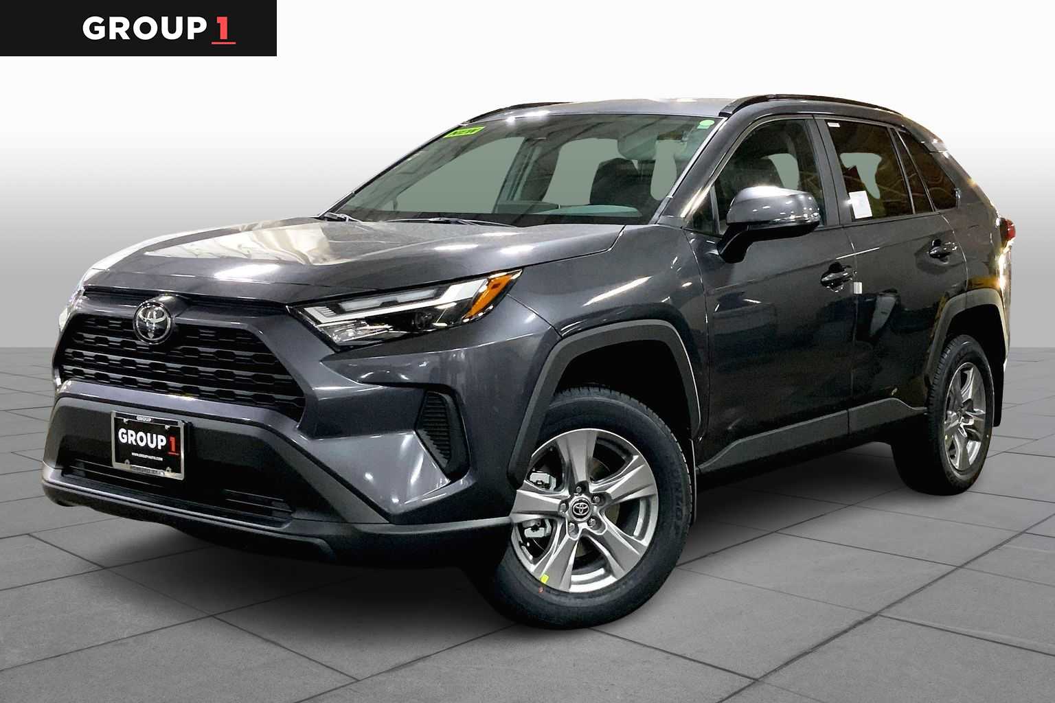 2025 Toyota RAV4 XLE's photo