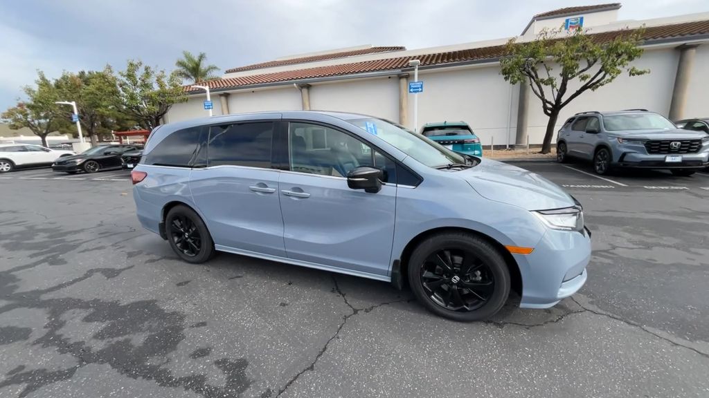 2023 Honda Odyssey Sport photo 2