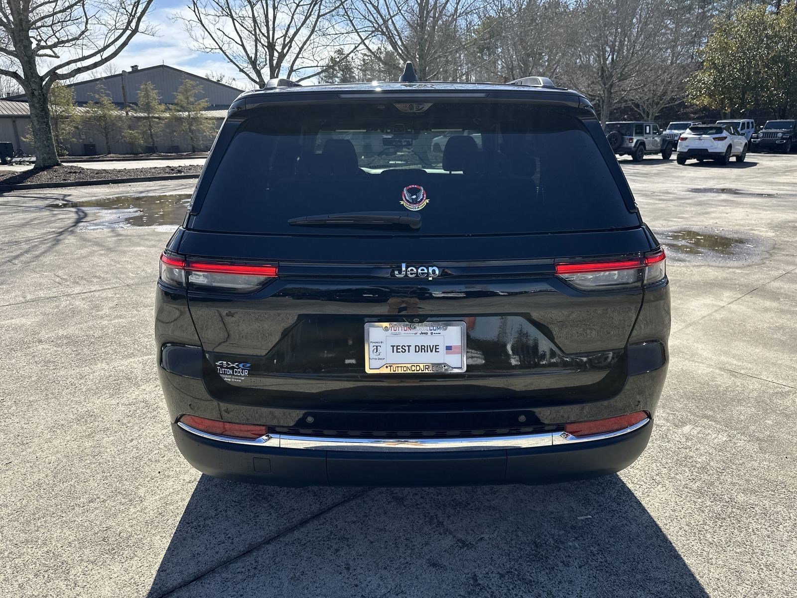 2024 Jeep Cherokee photo 3