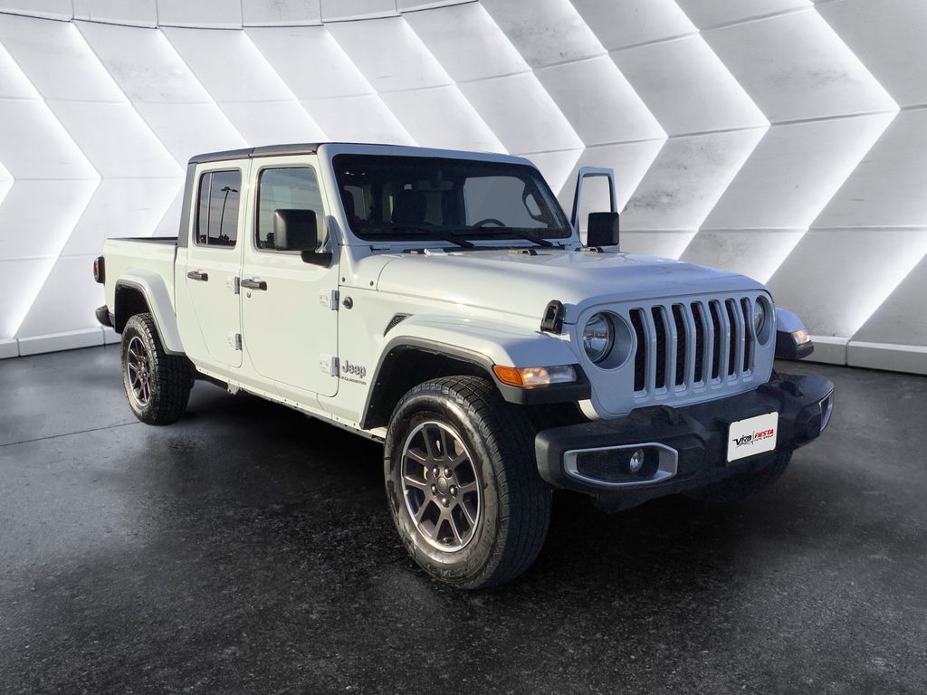 2023 Jeep Gladiator Overland's photo