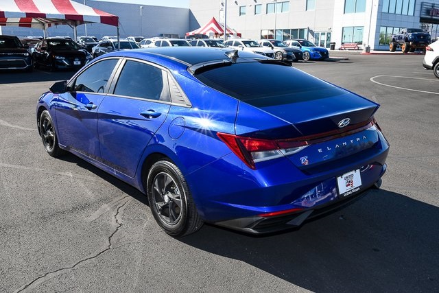 2023 Hyundai Elantra SE photo 3