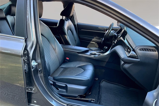 2022 Toyota Camry SE photo 7