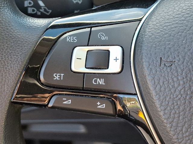 2018 Volkswagen Tiguan S photo 19