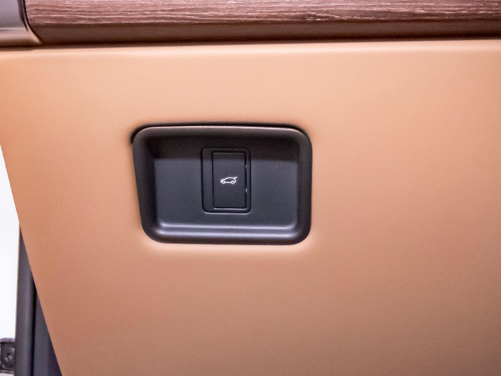 2025 Land Rover Range Rover SE photo 11