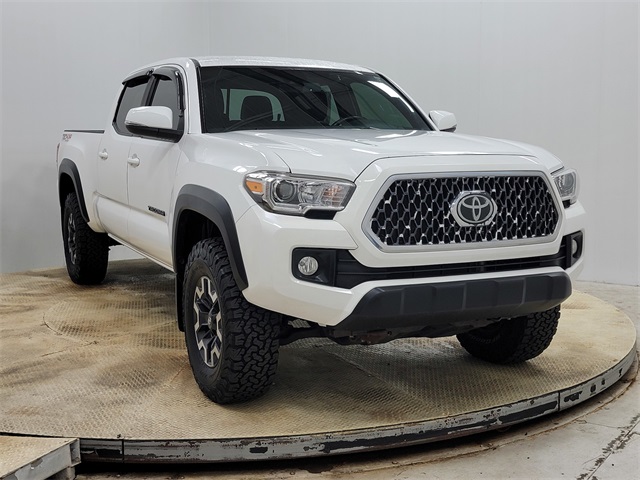 2019 Toyota Tacoma TRD Off-Road photo 2
